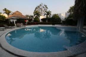 Гостиница Villa Blanca Suites  Сан Хуан Баутиста Тукстепек